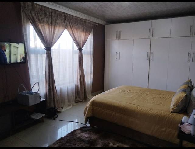 3 BEDROOM HOUSE FOR SALE IN GOLDEN GARDENS